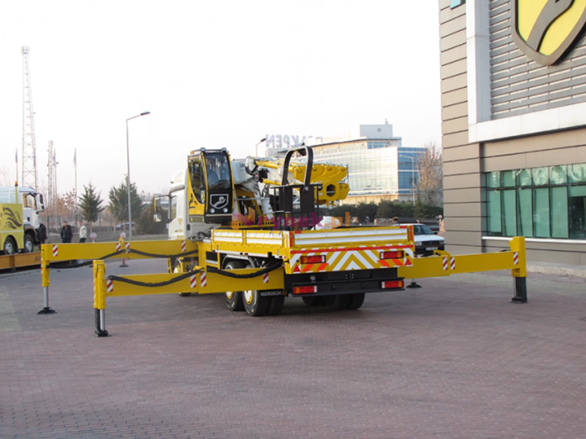 Dźwig mobilny Hidrokon HK 90 L6