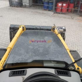 Koparko ładowarka Komatsu WB93R-8