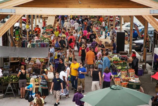 Ogłoszenia lokalne – dlaczego warto kupować i sprzedawać blisko siebie